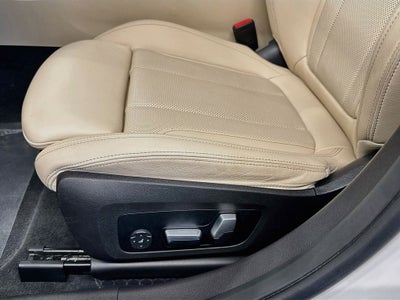 2023 BMW 330e xDrive 330e xDrive