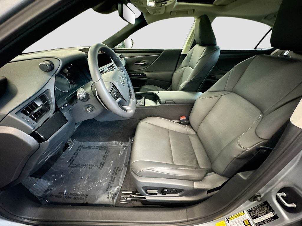 2025 Lexus ES 300h