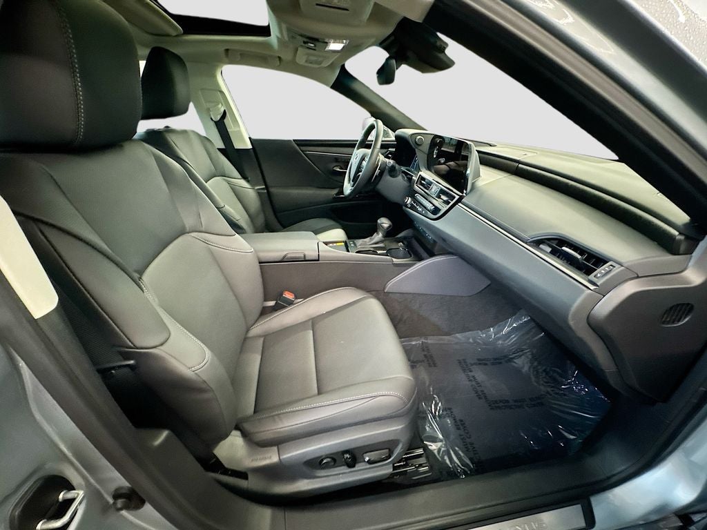 2025 Lexus ES 300h