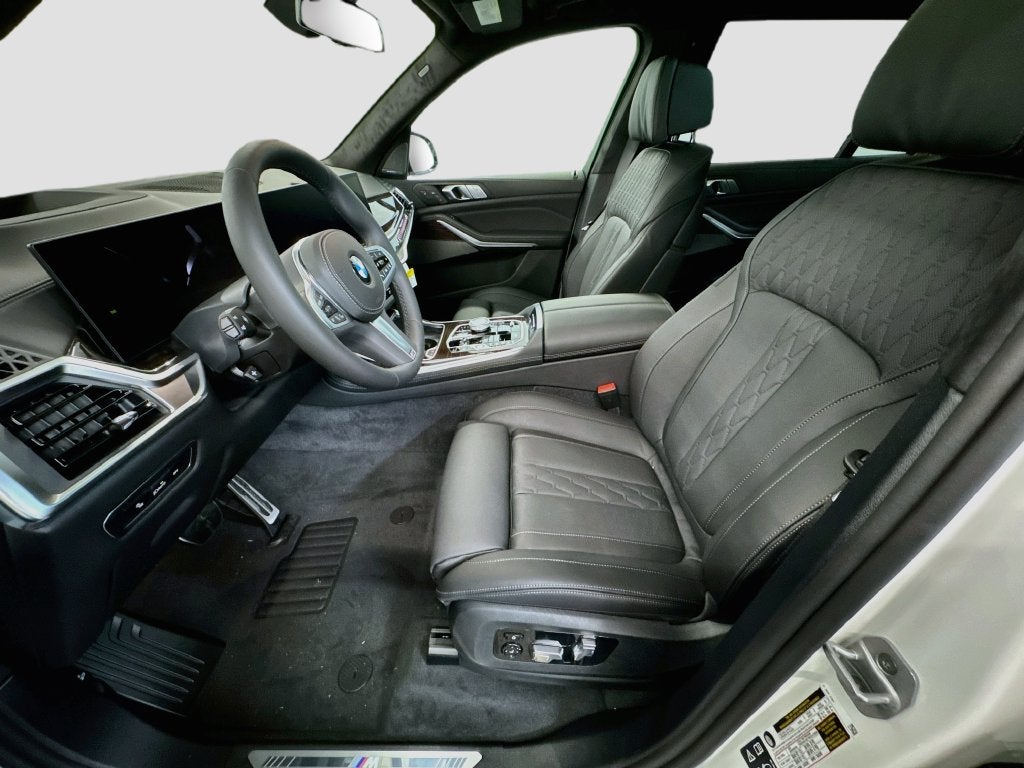 2027 BMW X7 Base