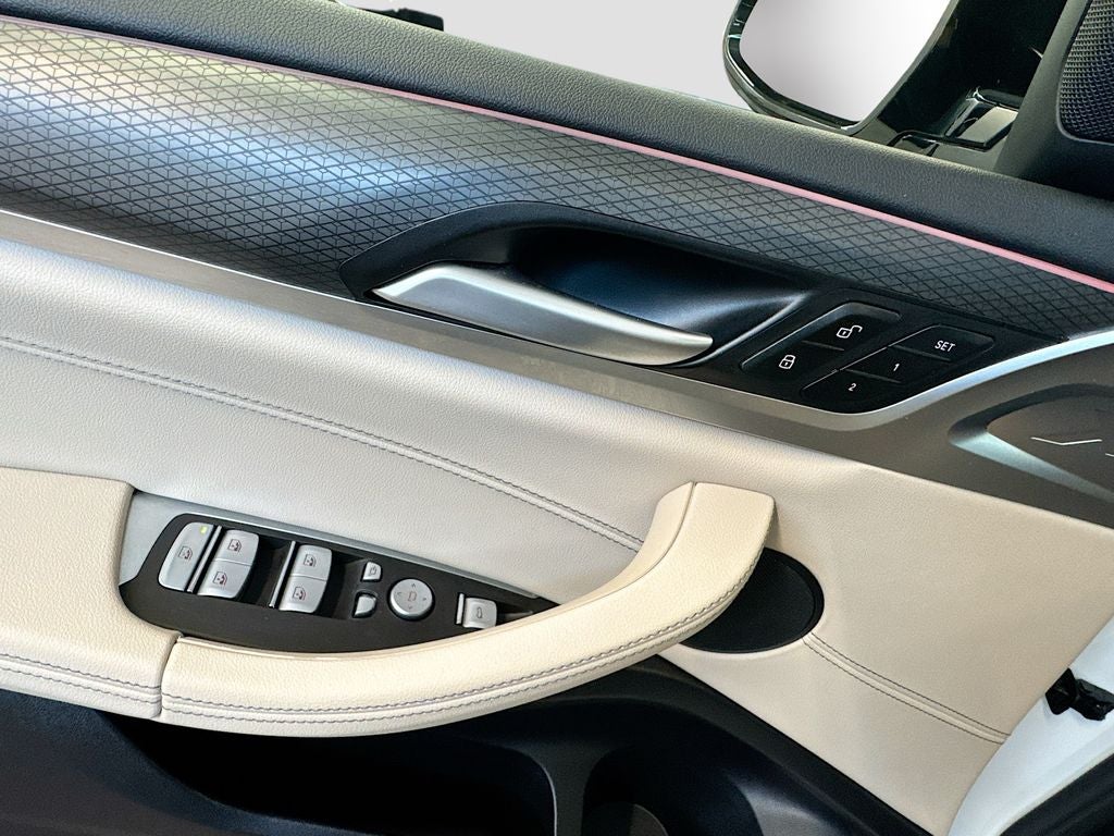 2025 BMW X4 xDrive30i