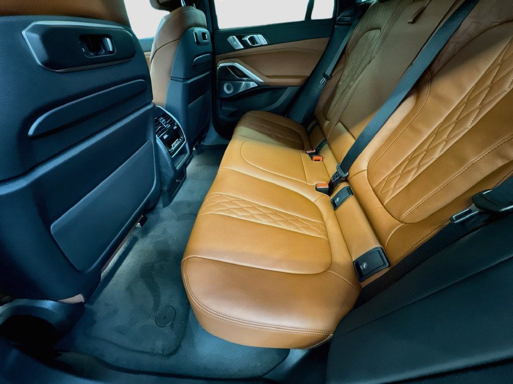 2027 BMW X6 M60i