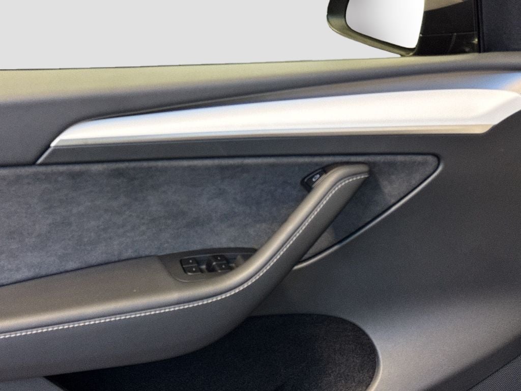 2025 Tesla Model Y Long Range