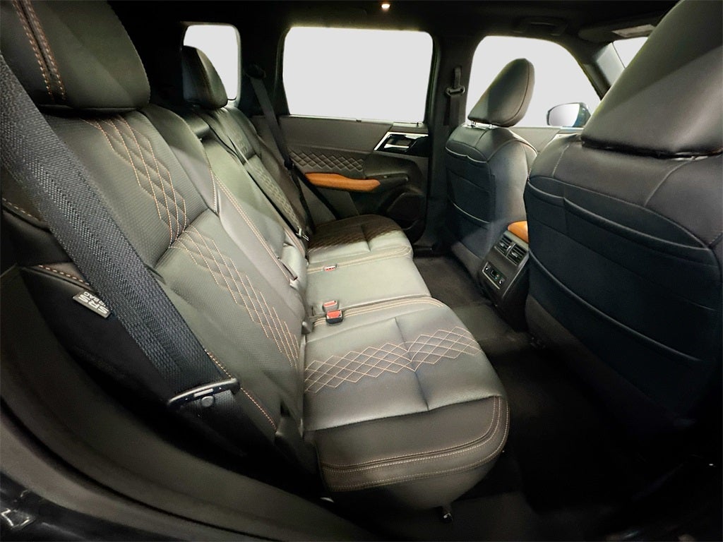 2025 Mitsubishi Outlander PHEV Base