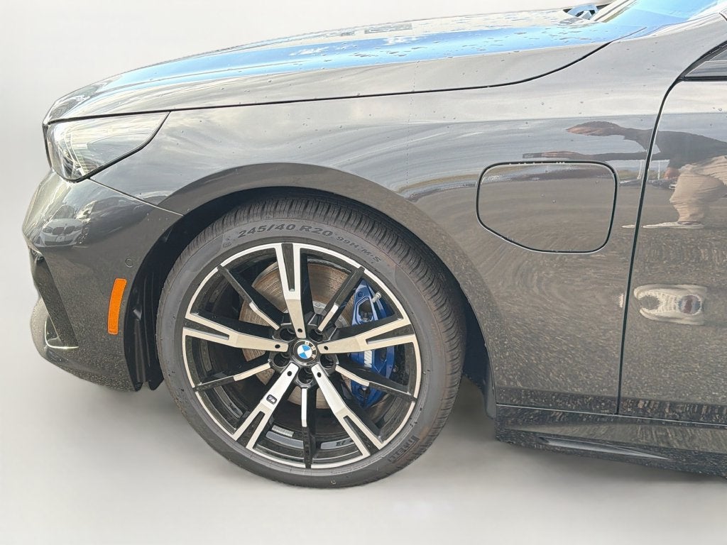 2027 BMW 550e 550e xDrive