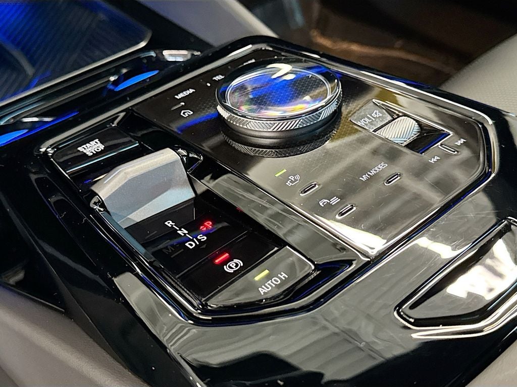 2025 BMW 550e xDrive 550e xDrive
