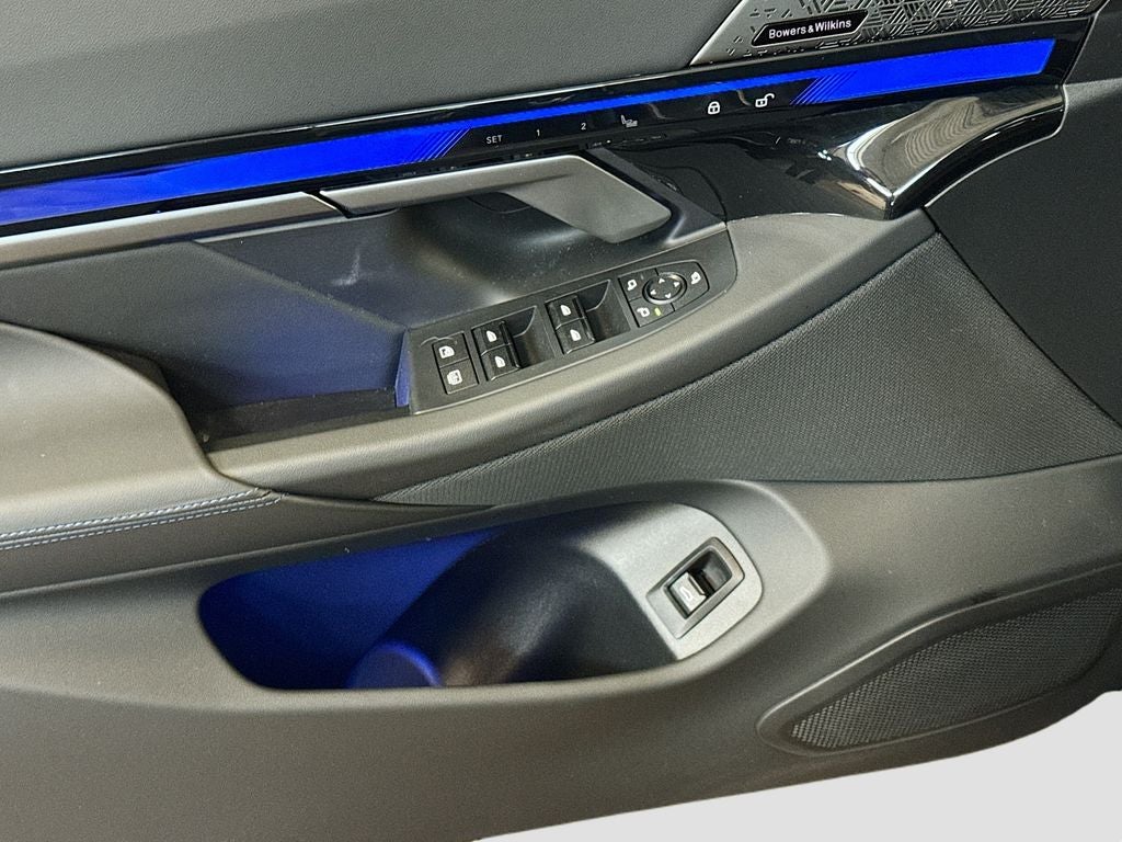 2025 BMW 550e xDrive 550e xDrive