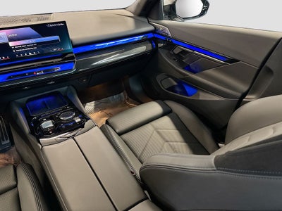 2025 BMW 550e xDrive 550e xDrive