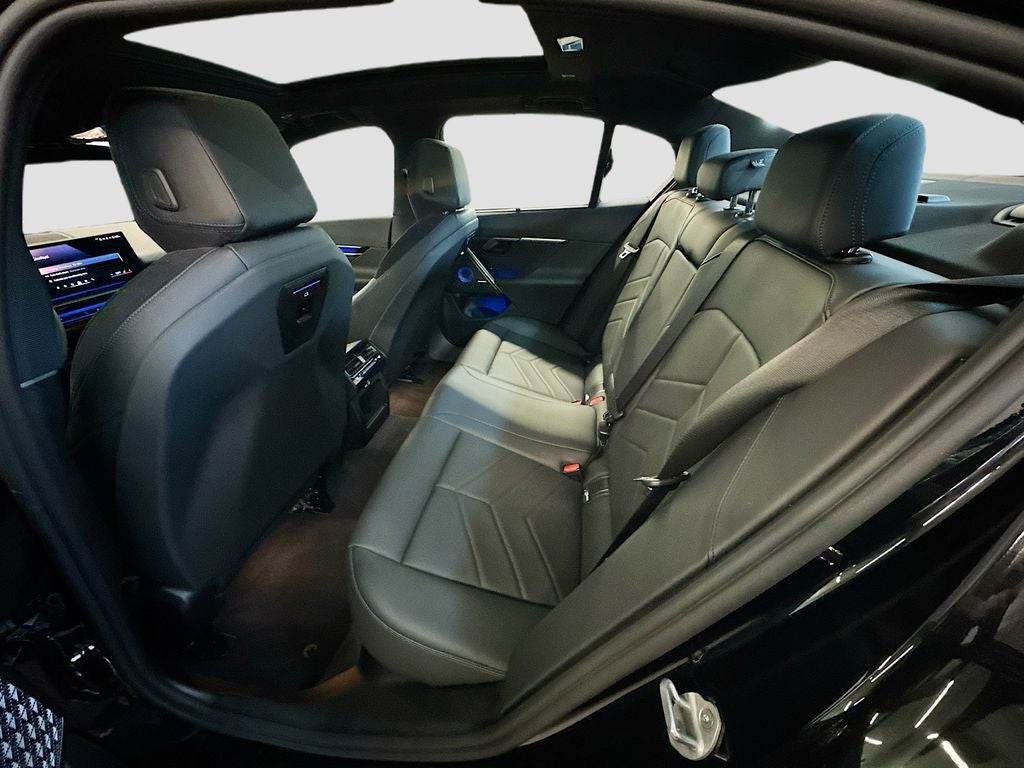 2025 BMW 550e xDrive 550e xDrive