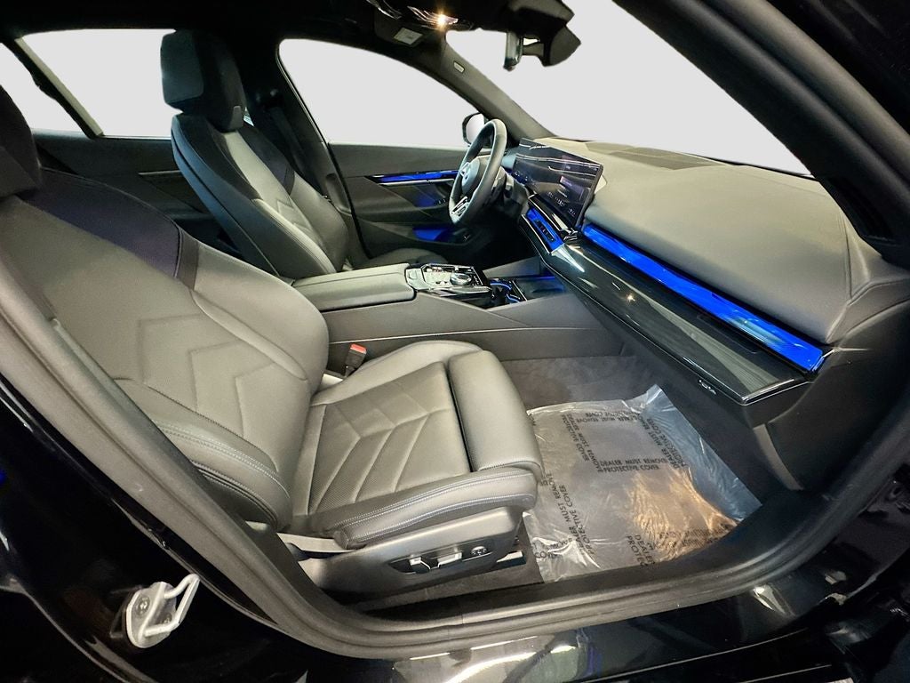 2025 BMW 550e xDrive 550e xDrive