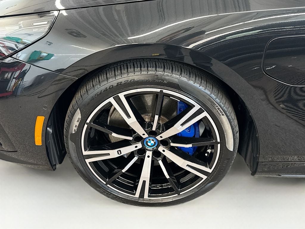 2025 BMW 550e xDrive 550e xDrive
