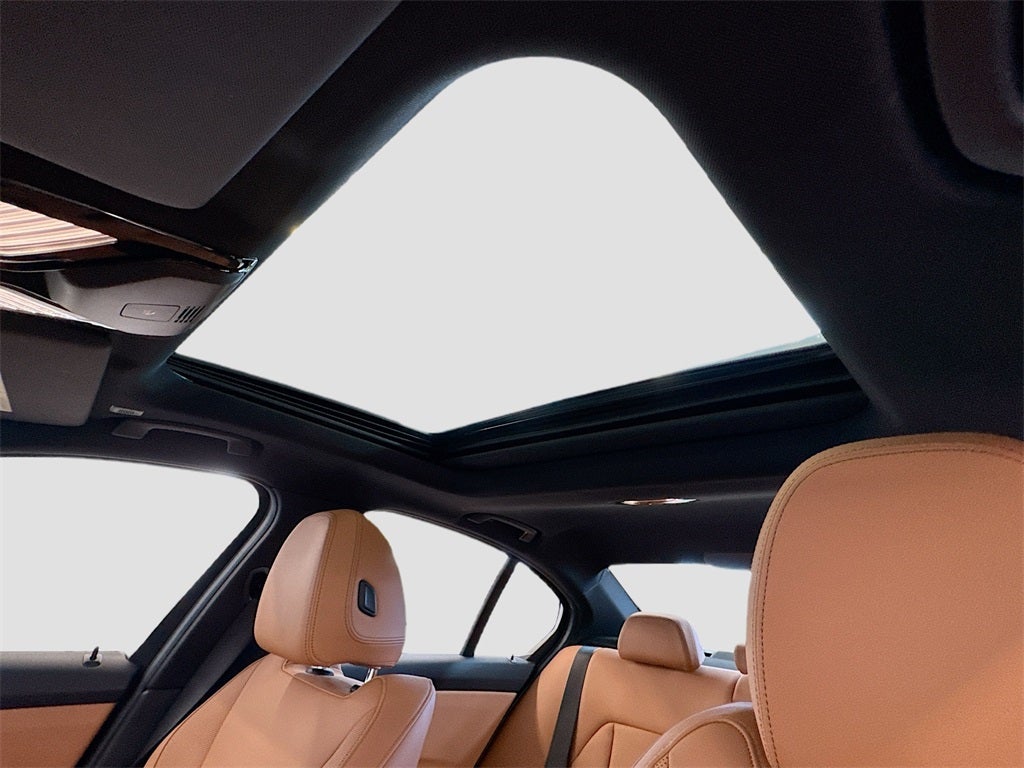 2025 BMW 3 Series 330i xDrive