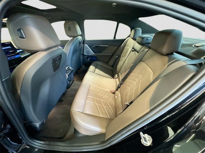 2025 BMW i5 xDrive40 xDrive40