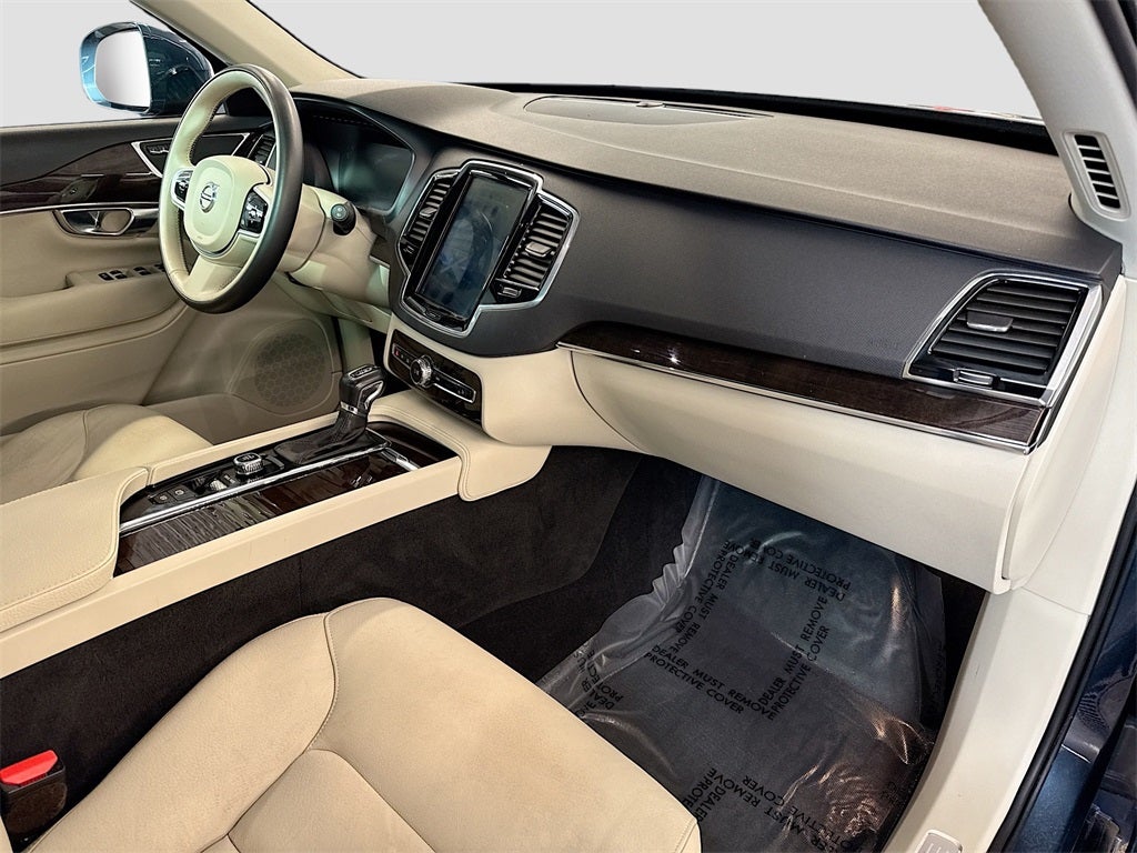 2018 Volvo XC90 T6 Momentum