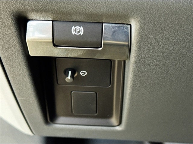 2023 Land Rover Defender 110 SE