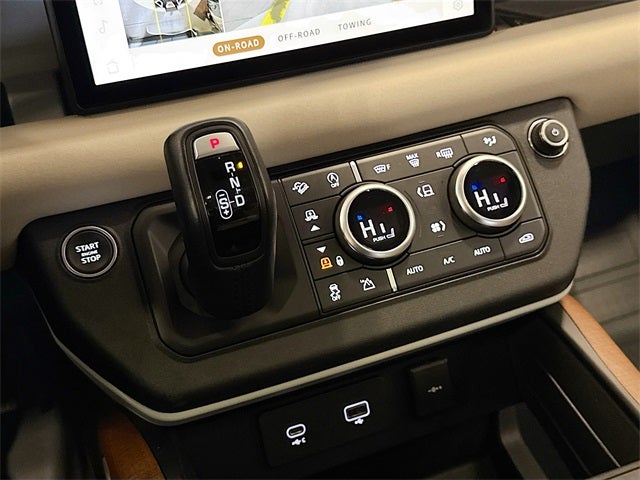 2023 Land Rover Defender 110 SE