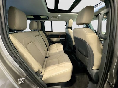 2023 Land Rover Defender 110 SE