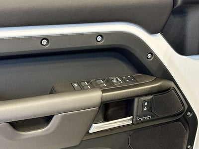 2026 Land Rover Defender 110 V8