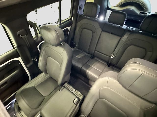 2026 Land Rover Defender 110 V8