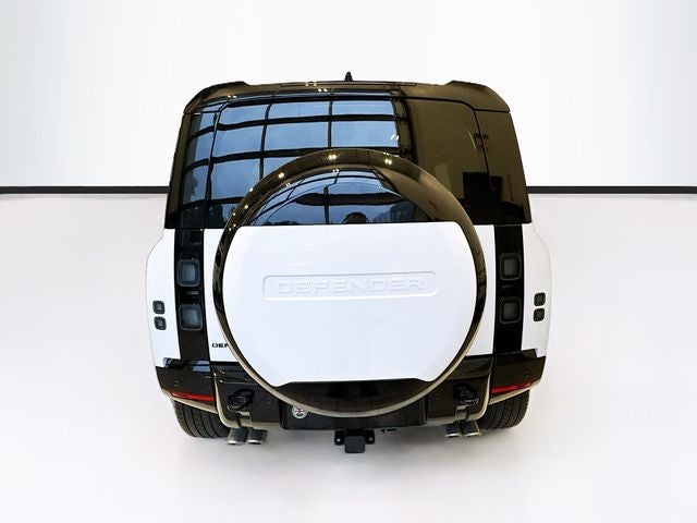 2026 Land Rover Defender 110 V8