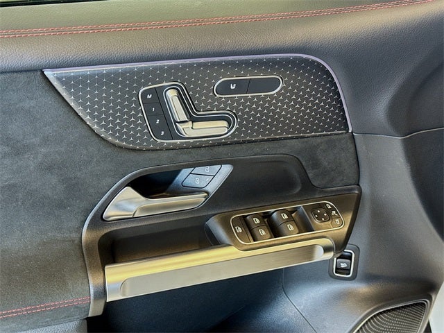 2025 Mercedes-Benz GLB GLB 250 4MATIC®