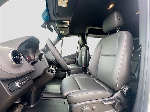 2025 Mercedes-Benz Sprinter 2500 Crew 144 WB