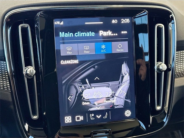 2021 Volvo XC40 Recharge Pure Electric P8