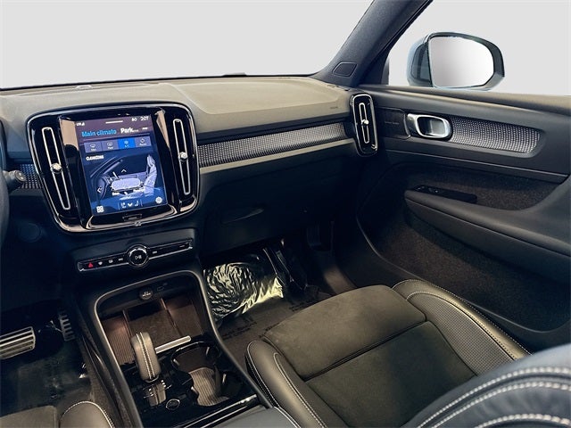 2021 Volvo XC40 Recharge Pure Electric P8