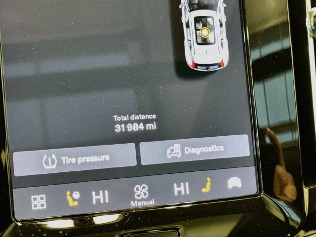 2023 Volvo XC40 B5 Plus Dark Theme