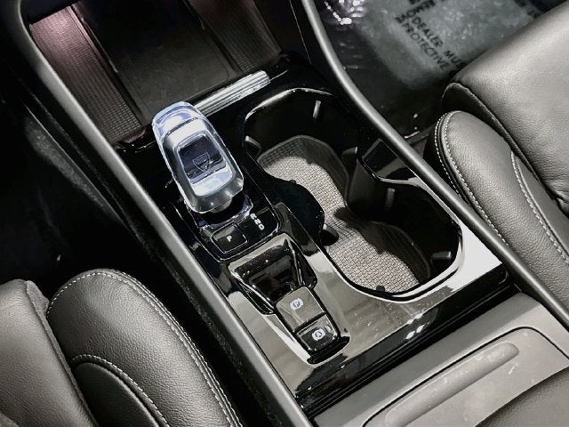 2023 Volvo XC40 B5 Plus Dark Theme