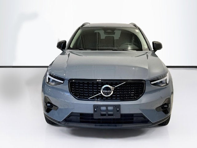 2023 Volvo XC40 B5 Plus Dark Theme
