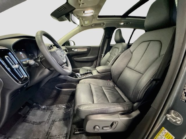 2023 Volvo XC40 B5 Plus Dark Theme