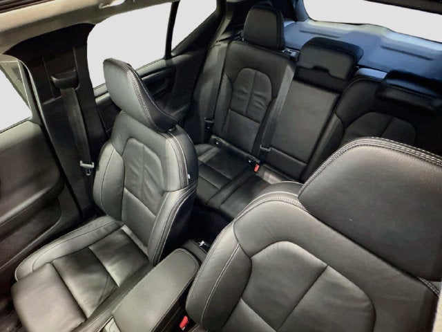 2023 Volvo XC40 B5 Plus Dark Theme