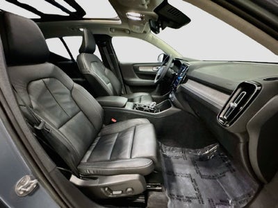 2023 Volvo XC40 B5 Plus Dark Theme