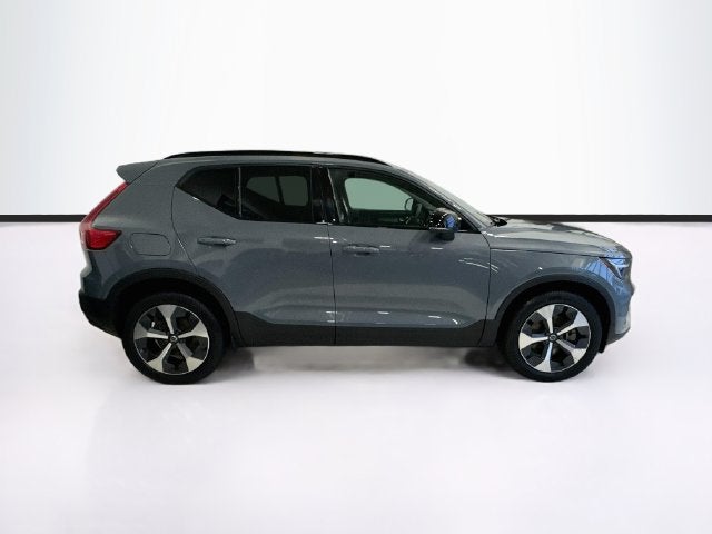 2023 Volvo XC40 B5 Plus Dark Theme