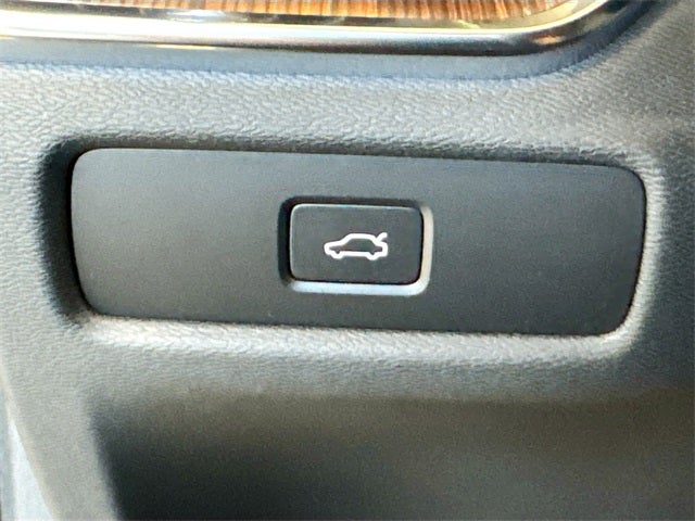 2025 Volvo V60 Cross Country B5 Plus