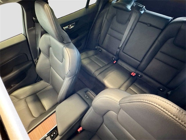 2025 Volvo V60 Cross Country B5 Plus