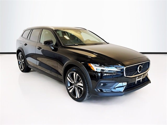 2025 Volvo V60 Cross Country B5 Plus