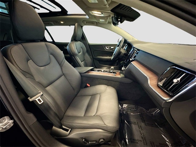 2025 Volvo V60 Cross Country B5 Plus