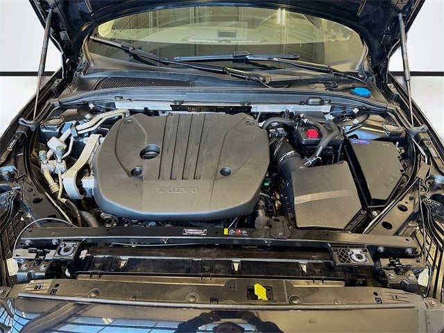 2025 Volvo V60 Cross Country B5 Plus