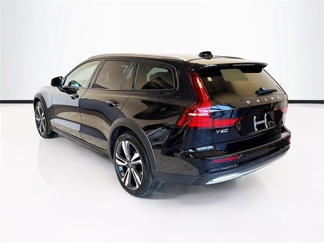 2025 Volvo V60 Cross Country B5 Plus