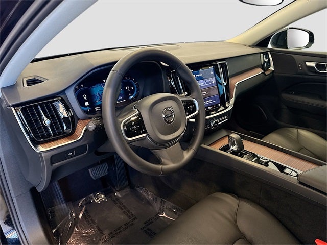 2025 Volvo V60 Cross Country B5 Plus