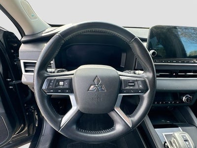 2022 Mitsubishi Outlander Base