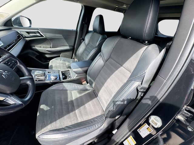 2022 Mitsubishi Outlander Base