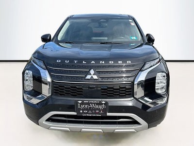 2022 Mitsubishi Outlander Base