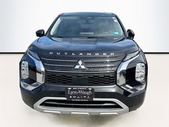 2022 Mitsubishi Outlander Base