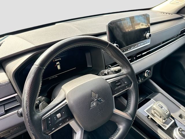 2022 Mitsubishi Outlander Base