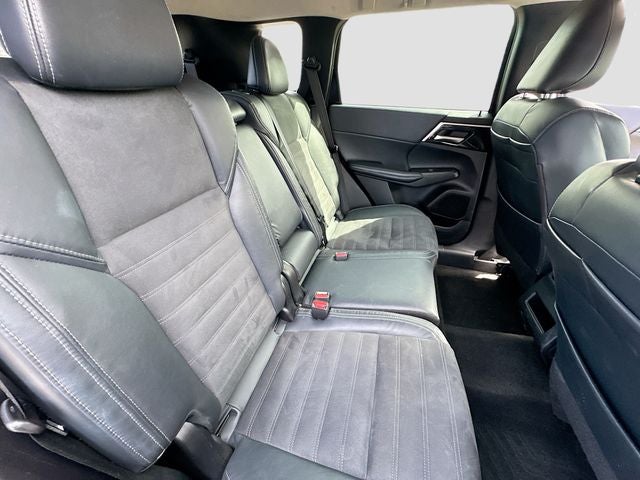 2022 Mitsubishi Outlander Base