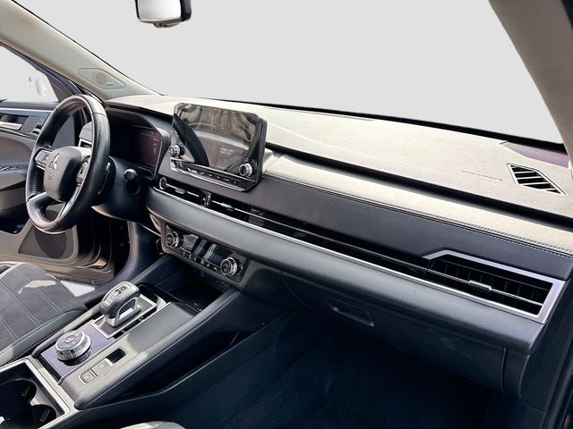 2022 Mitsubishi Outlander Base