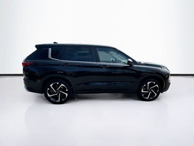 2022 Mitsubishi Outlander Base